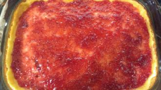 Tarta de queso con mermelada de frambuesa