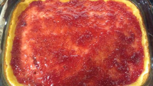 Tarta de queso con mermelada de frambuesa